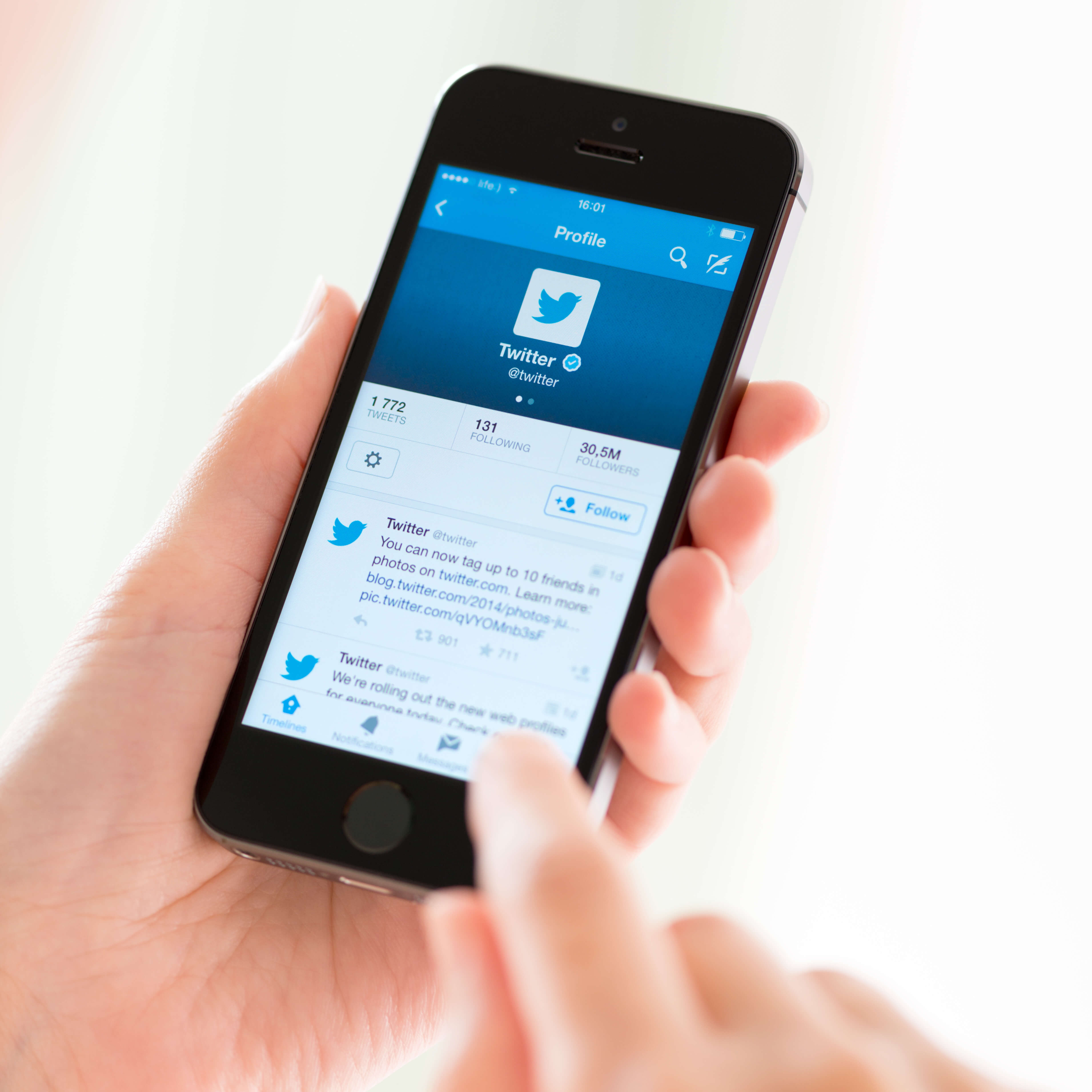 The Pros & Cons of Twitter Advertising